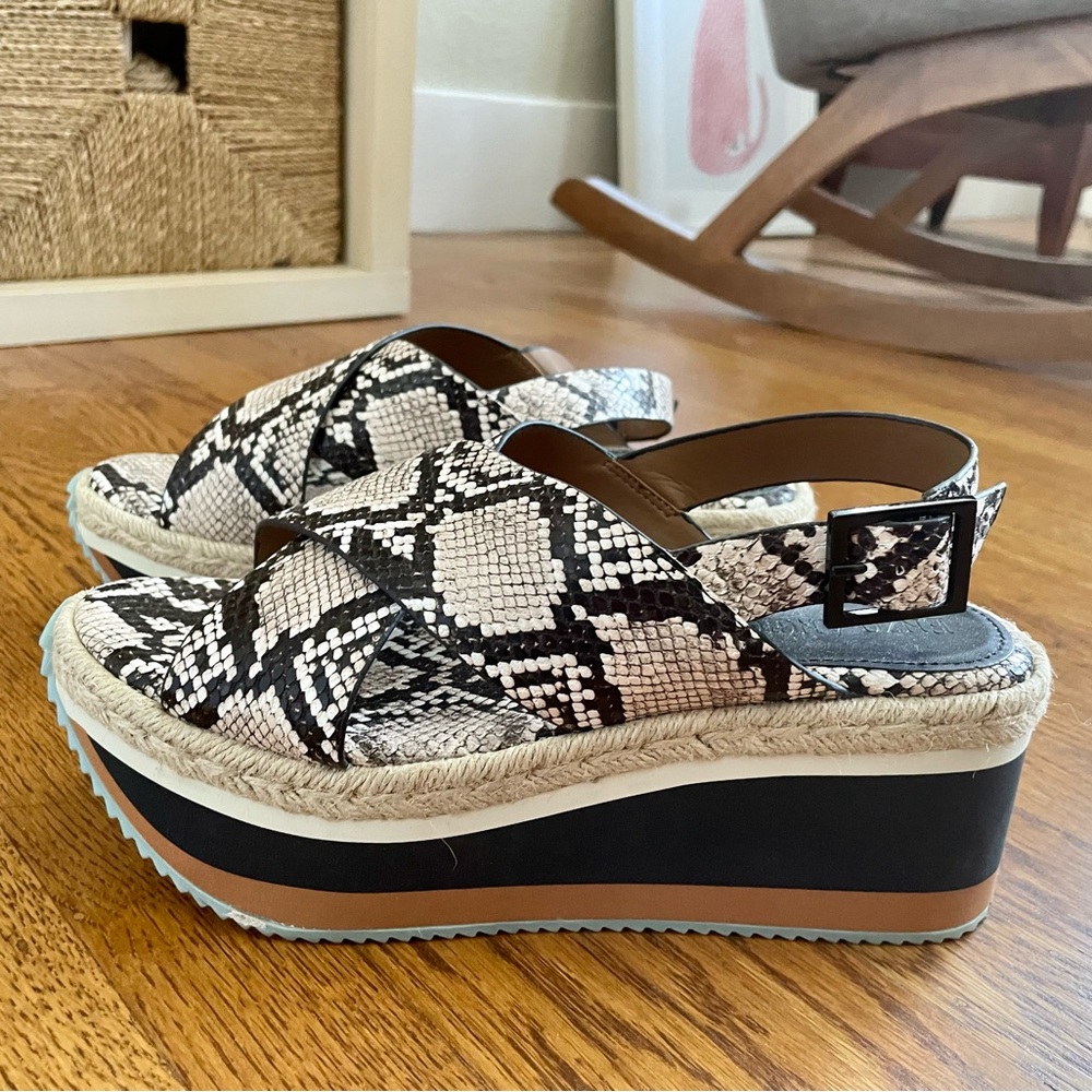 Enzo Angiolini Wedge Sandal Snake Print Size 9